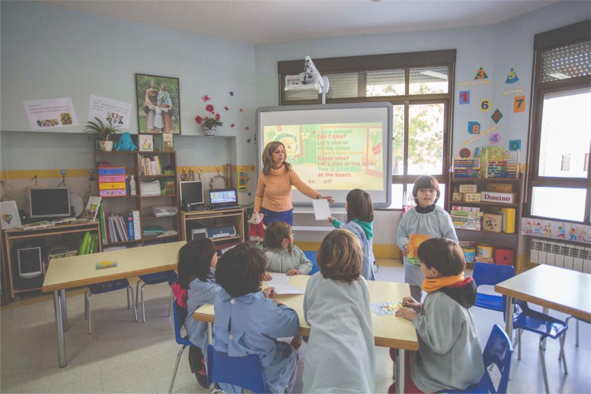 El verano llega al aula: la maqueta de la playa de 4 años